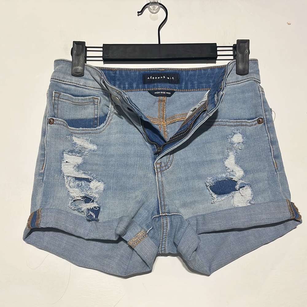 Aeropostale Light Wash Distressed High Rise Midi Cuffed Denim Shorts Size 4 - Picture 4 of 8